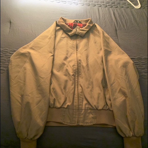 This item is a field & stream tan/plaid windbreaker in a size large for twenty $ - Picture 2 of 12